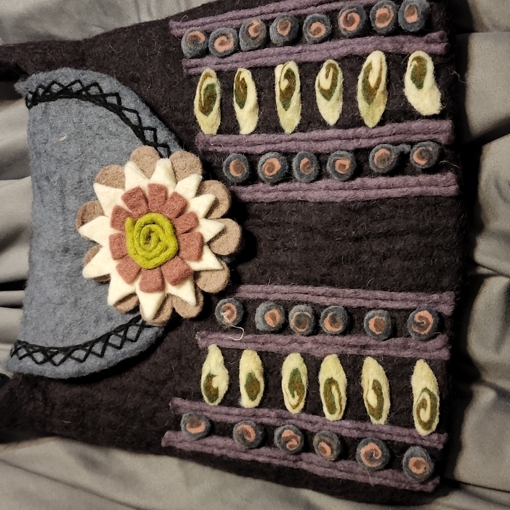 Handmade Wool Bag - Picture 3 of 11